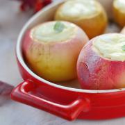 Как запечь яблоки с творогом в духовке: рецепты диетические и не очень