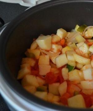 Быстрая кабачковая икра с помидорами в домашних условиях – рецепт в мультиварке на зиму
